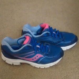 size 7 Saucony Cohesion 9 womens running shoes